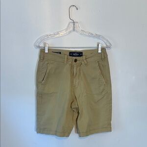 Hollister Classic Fit Men's Khaki Flat Front Shorts- Pre owned- Size 30